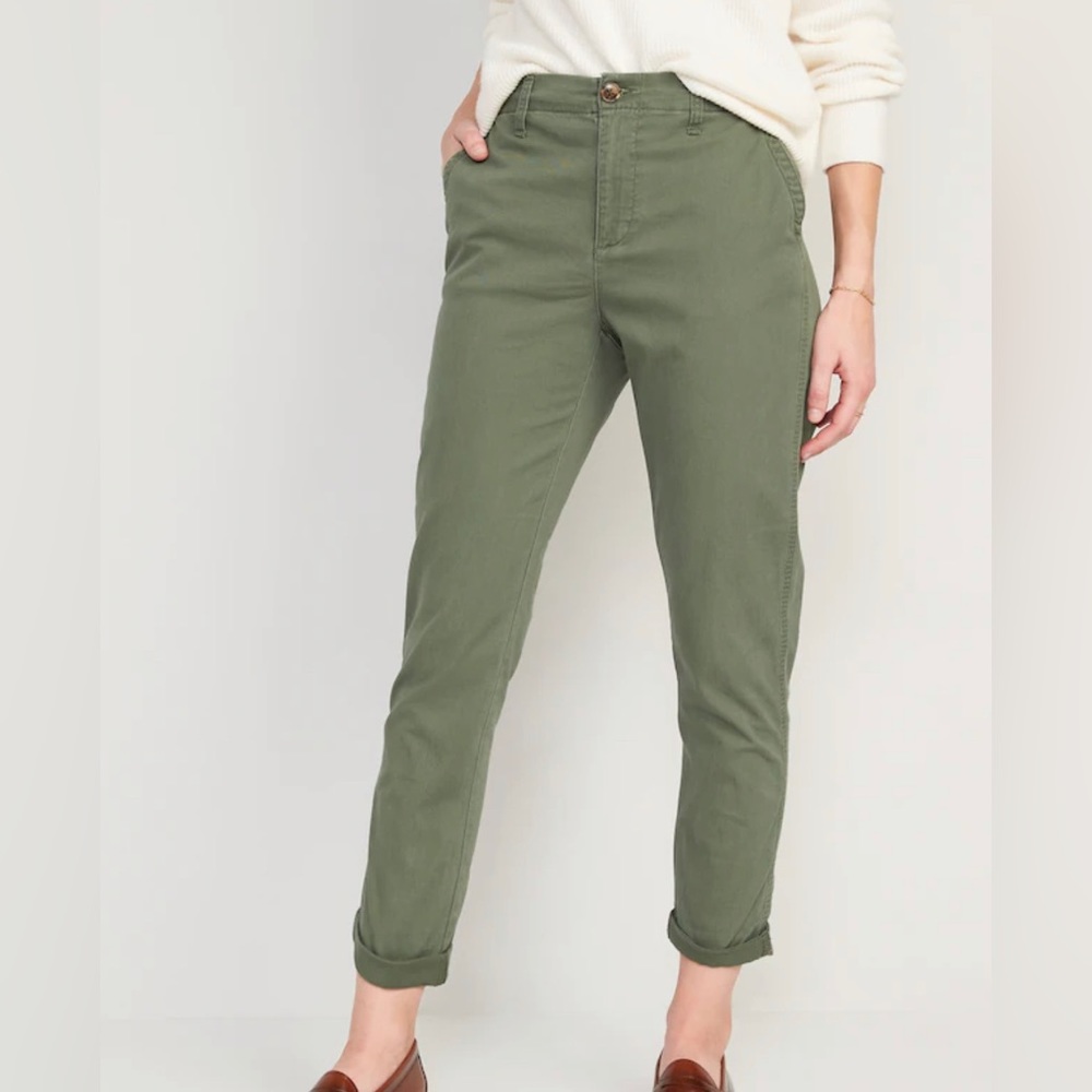 Green high-waisted chino pants